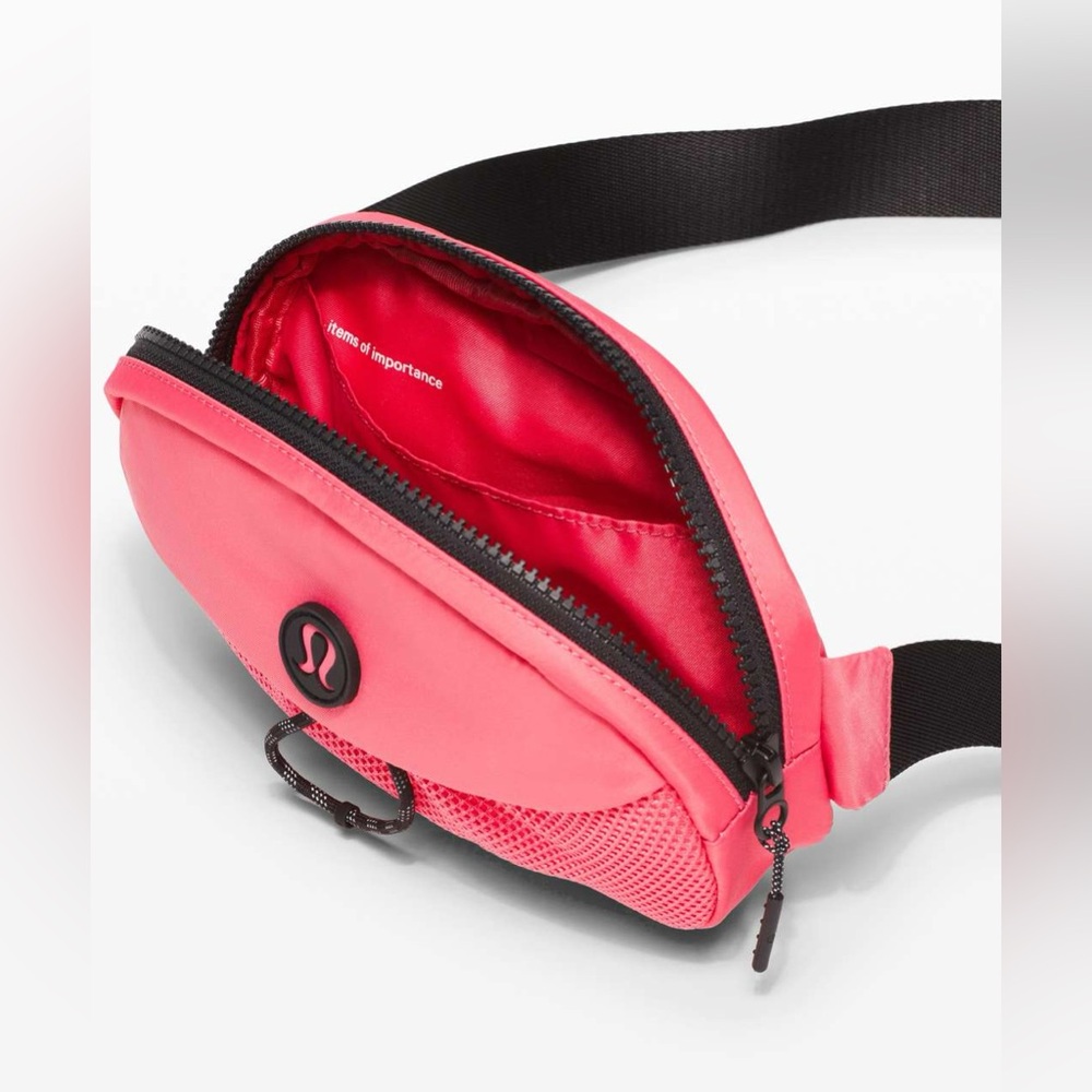 Lululemon Take It On Belt Bag *1L